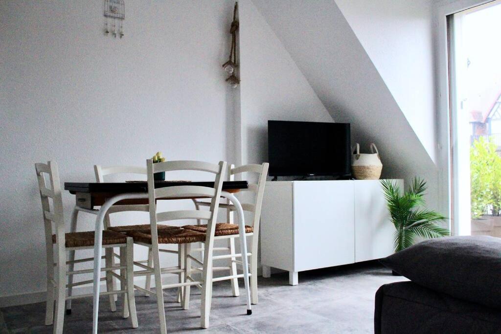 Cabourg, Appartement T2 Acces Direct Mer Extérieur photo
